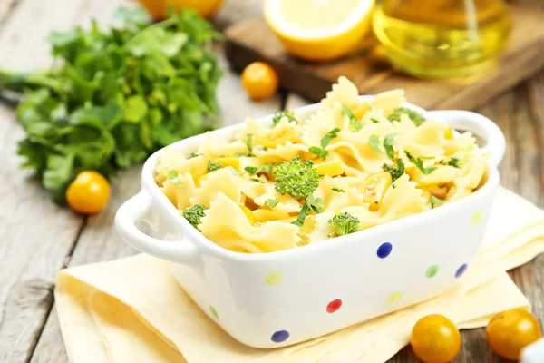 Läckra pasta med med broccoli — Stockfoto