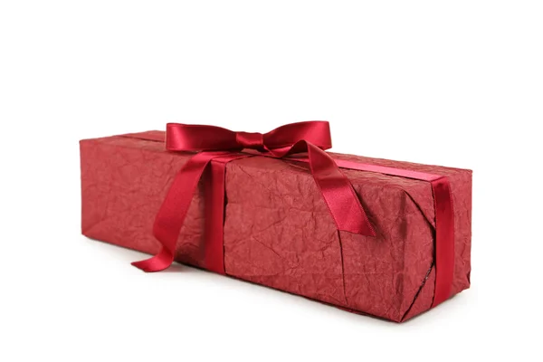 Подарункова коробка з бордовим бантом — стокове фото