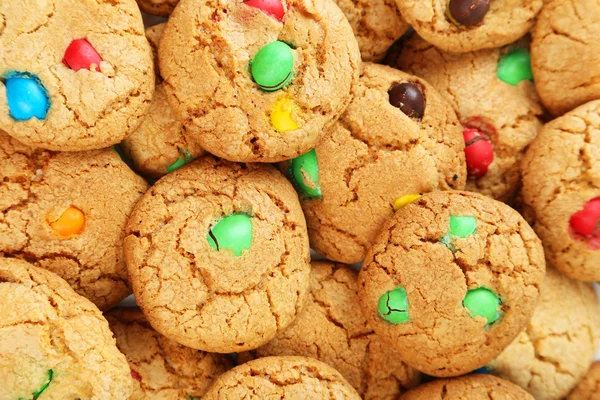 Biscotti con sfondo caramelle colorate — Foto Stock