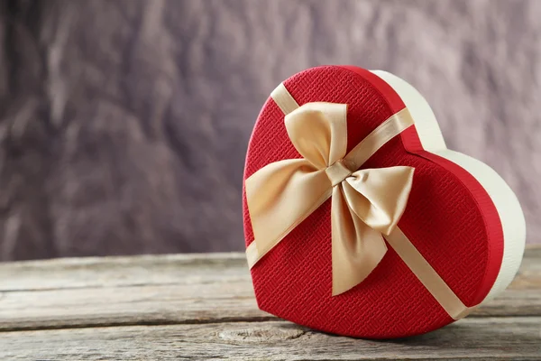 Hermosa caja de regalo corazón — Foto de Stock