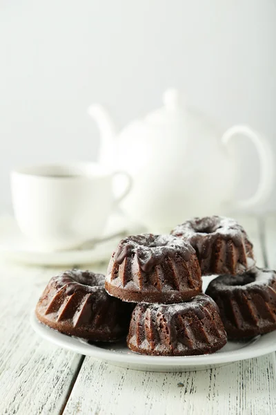 Torte in bundle di cioccolato sul piatto — Foto Stock