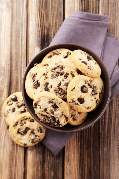 Chocolate chip cookies i skål — Stockfoto