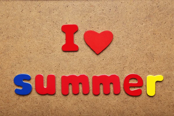 Eu amo palavras de verão feitas de ímãs coloridos — Fotografia de Stock