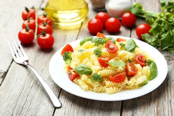 Delicioso macarrão no prato — Fotografia de Stock