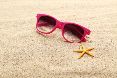 Starfish with pink glasses