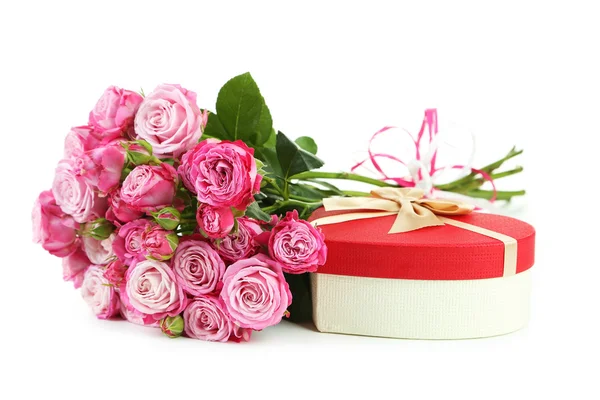 Rosa bonita com caixa de presente — Fotografia de Stock
