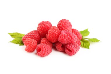 Beyaz izole Kırmızı Ahududu