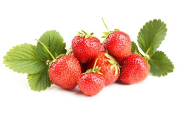 yaprakları ile olgun çilek