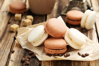 Kahve macaroons kahve çekirdekleri ile