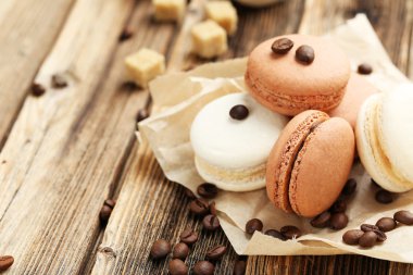 Kahve macaroons kahve çekirdekleri ile