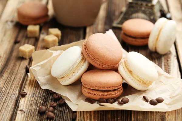 Coffee macaroons with coffee beans — Stock Photo, Image