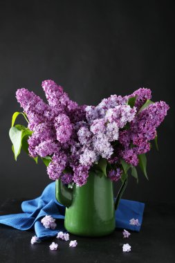 sürahi içinde güzel leylak