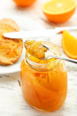 portakal reçeli ile ekmek