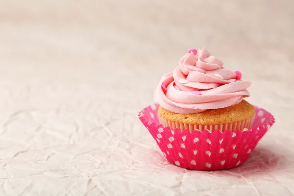 Sabroso cupcake con crema — Foto de Stock