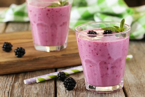 Blackberry smoothie in the glass — стоковое фото