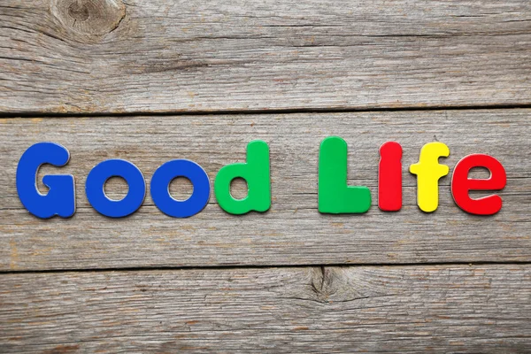 Kata-kata Good Life yang terbuat dari magnet berwarna-warni — Stok Foto