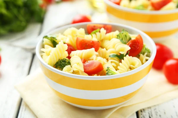 Delicious pasta in bowl o — Stock Photo, Image