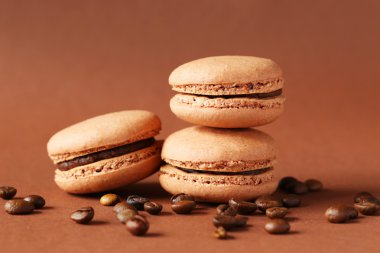 Kahve macaroons kahve çekirdekleri ile