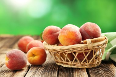 Olgun şeftali meyve