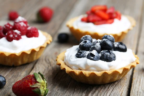 Dessert tartlets with berries — Stock Photo, Image