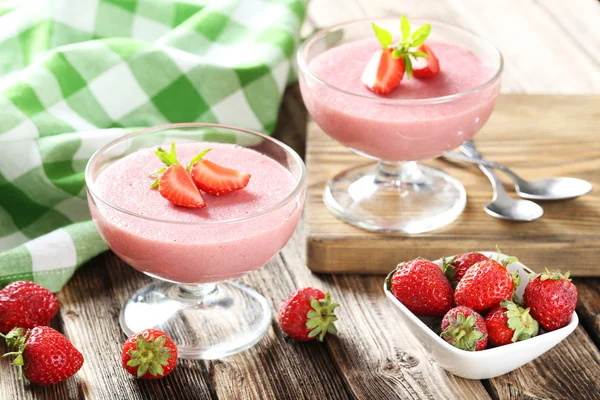 Sweet raspberry mousse — Stock Photo, Image