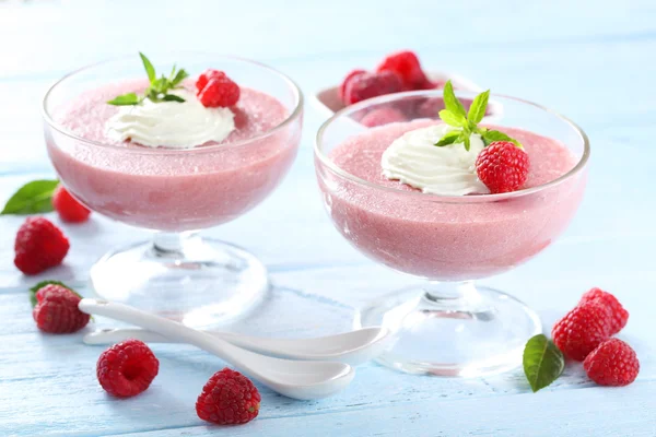 Sweet raspberry mousse in glasses — Stock Photo, Image
