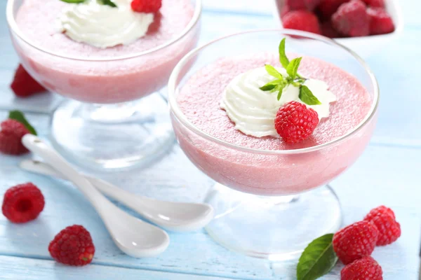 Sweet raspberry mousse in glasses — Stock Photo, Image