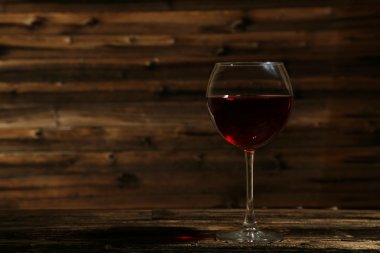 Kahverengi kırmızı şarap cam