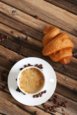 Kahve ile lezzetli kruvasan