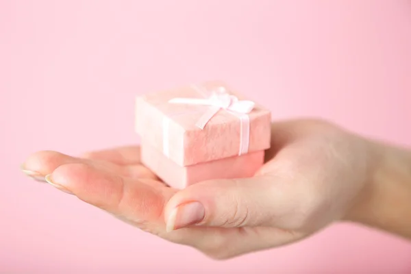 Gift box on pink background — Stock Photo, Image