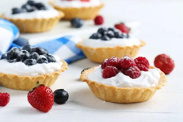 Dessert tartlets with berries — Stock Photo, Image