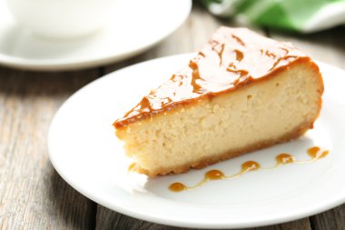 lezzetli karamelli cheesecake
