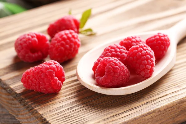 Ripe summer raspberries — Stock Photo, Image