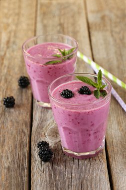 BlackBerry yüzlü gözlüklü