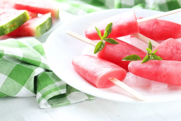 Paletas de sandía con hielo y menta — Foto de Stock