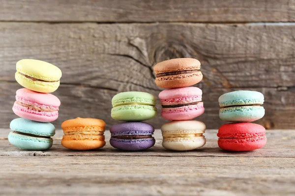 Macarons coloridos e saborosos franceses — Fotografia de Stock