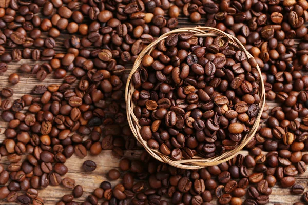 Roasted coffee beans in basket — Stock Photo, Image