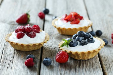 Tatlı tartlets çilek ile