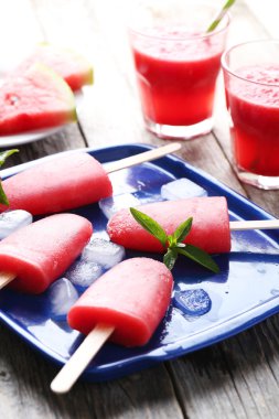 Karpuz dondurma tepsi