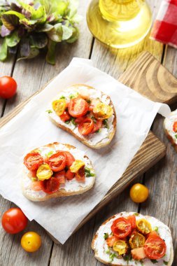 Domates ile lezzetli taze bruschettas