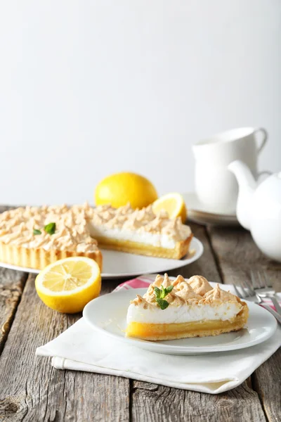 Lemon meringue pie on plate — Stock Photo, Image