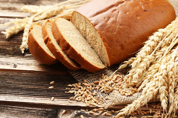 wheat grains and bread