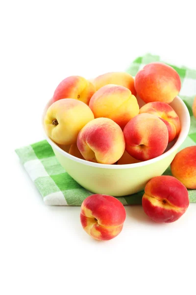 Čerstvé meruňky v misce — Stock fotografie