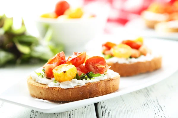 Chutné čerstvé bruschetta s rajčaty — Stock fotografie