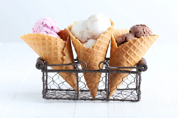 Gözleme külah dondurma ile — Stok fotoğraf