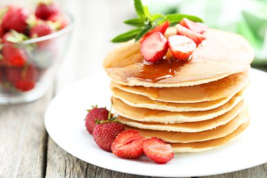 Çilek ile lezzetli gözleme