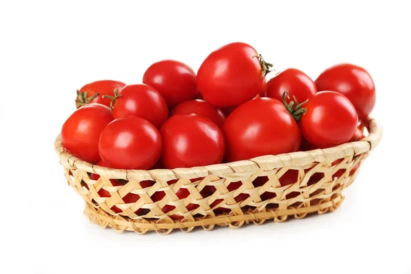 Tomates rojos frescos en cesta — Foto de Stock