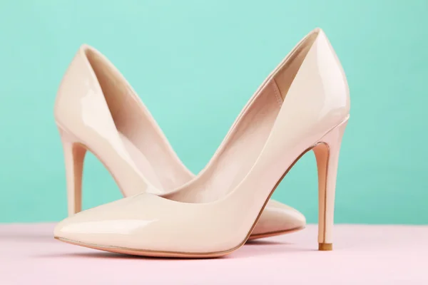 Women's high-heeled shoes — Stock Photo, Image