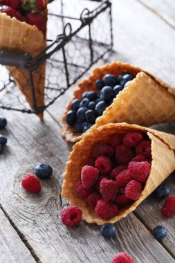 Gözleme koniler çilek ile