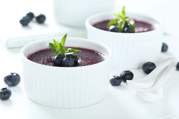 MUS pyszny blueberry w miski — Zdjęcie stockowe